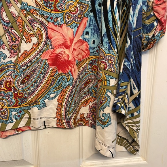 Flower print asymmetrical top (XL) - Picture 3 of 6